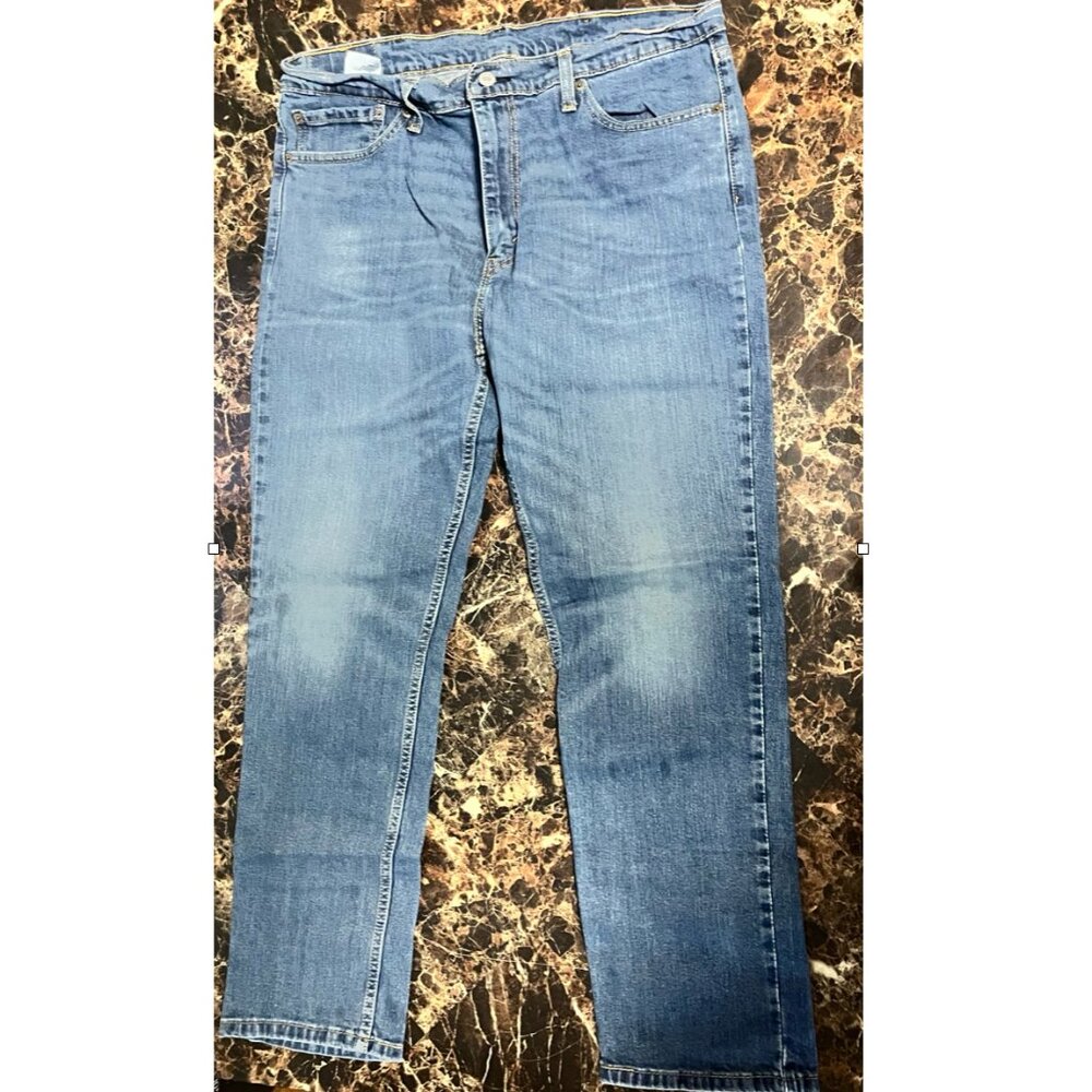 Light Wash Levi Jeans